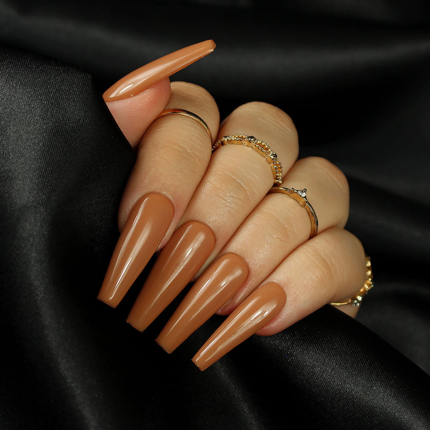 Classic Caramel Brown Nails That Shine